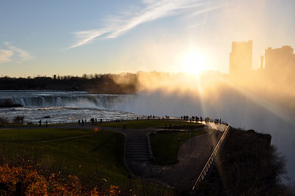 Niagarské vodopády západ slnka