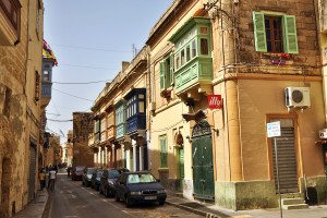 Malta uličky a farebné balkóny
