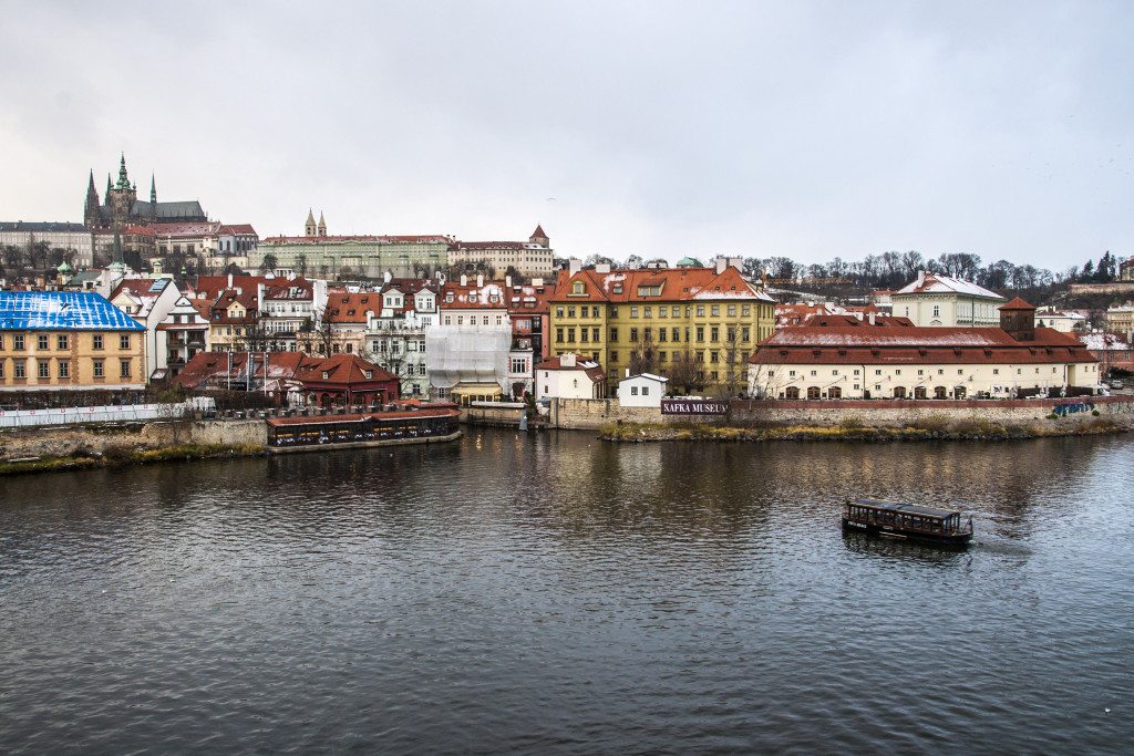 Praha - výhľad na malú stráň a hradčany