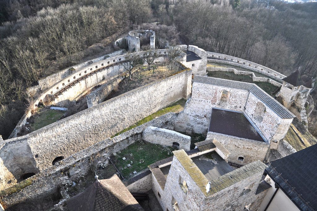 južné opevnenie trenčianskeho hradu