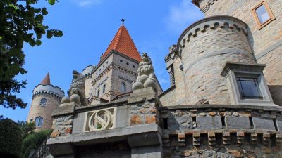 bory-vár - hrad z lásky